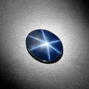 5.08カラットの天然ブルースターサファイア（11.7×9.2 mm・オーバルカット）
