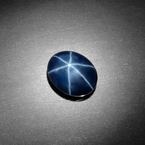 4.06カラットの天然ブルースターサファイア（9.9×7.8 mm・オーバルカット）
