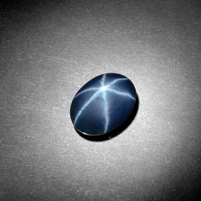 2.91カラットの天然ブルースターサファイア（9.7×7.2 mm・オーバルカット）