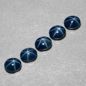 カラットの天然ブルースターサファイア（5.2×4.3 mm・オーバルカット）