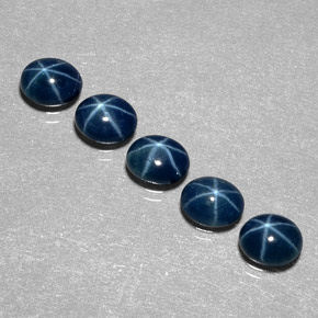 カラットの天然ブルースターサファイア（5.2×4.3 mm・オーバルカット）