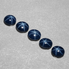 カラットの天然ブルースターサファイア（5.2×4.2 mm・オーバルカット）