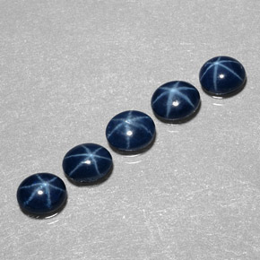 カラットの天然ブルースターサファイア（5.2×4.2 mm・オーバルカット）