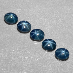 カラットの天然ブルースターサファイア（5.3×4.1 mm・透明）