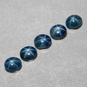 カラットの天然ブルースターサファイア（5.3×4.1 mm・透明）