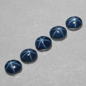カラットの天然ブルースターサファイア（5.2×4.2 mm・オーバルカット）