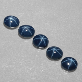 カラットの天然ブルースターサファイア（5.2×4.2 mm・オーバルカット）