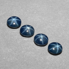 カラットの天然ブルースターサファイア（5.3×4.3 mm・透明）