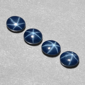 カラットの天然ブルースターサファイア（5.3×4.3 mm・オーバルカット）