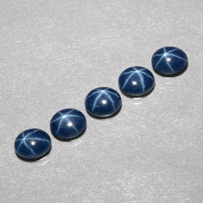 カラットの天然ブルースターサファイア（5.1×4.2 mm・オーバルカット）