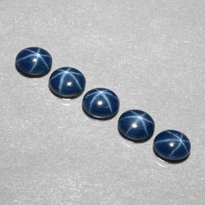 カラットの天然ブルースターサファイア（5.1×4.2 mm・オーバルカット）