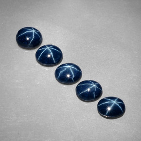カラットの天然ブルースターサファイア（5.2×4.2 mm・オーバルカット）