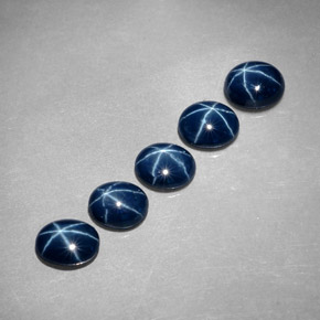 カラットの天然ブルースターサファイア（5.2×4.2 mm・オーバルカット）