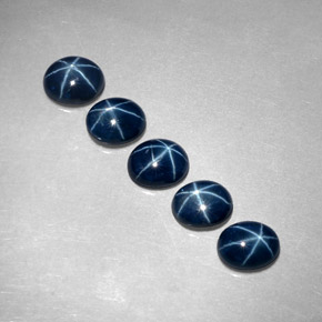 カラットの天然ブルースターサファイア（5.2×4.2 mm・オーバルカット）