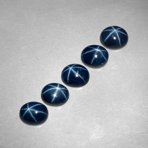 カラットの天然ブルースターサファイア（5.2×4.2 mm・オーバルカット）