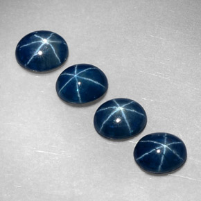 カラットの天然ブルースターサファイア（5.1×4.1 mm・オーバルカット）