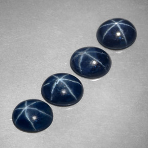 カラットの天然ブルースターサファイア（5.2×4.2 mm・オーバルカット）