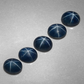 カラットの天然ブルースターサファイア（5.3×4.3 mm・オーバルカット）
