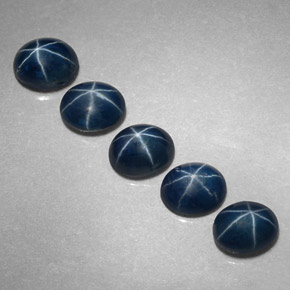 カラットの天然ブルースターサファイア（5.3×4.3 mm・オーバルカット）