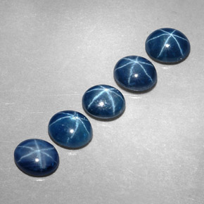 カラットの天然ブルースターサファイア（5.2×4.2 mm・オーバルカット）