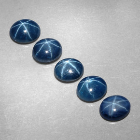 カラットの天然ブルースターサファイア（5.2×4.2 mm・オーバルカット）