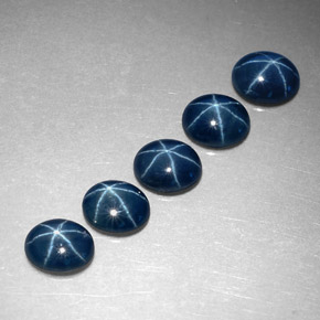 カラットの天然ブルースターサファイア（5.3×4.3 mm・オーバルカット）