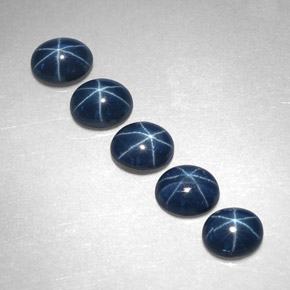 カラットの天然ブルースターサファイア（5.2×4.2 mm・オーバルカット）