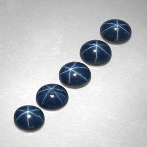 カラットの天然ブルースターサファイア（5.2×4.2 mm・オーバルカット）