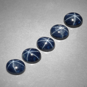 カラットの天然ブルースターサファイア（5.2×4.1 mm・オーバルカット）