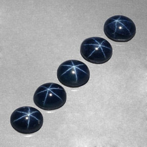 カラットの天然ディープブルースターサファイア（5.3×4.2 mm・オーバルカット）