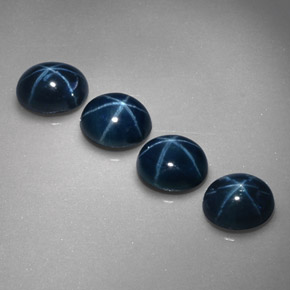 カラットの天然ブルースターサファイア（5.2×4.2 mm・オーバルカット）