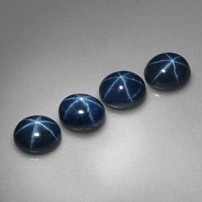 カラットの天然ブルースターサファイア（5.2×4.2 mm・オーバルカット）