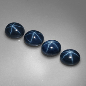カラットの天然ブルースターサファイア（5.2×4.2 mm・オーバルカット）