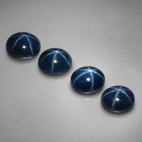 カラットの天然ブルースターサファイア（5.2×4.2 mm・オーバルカット）