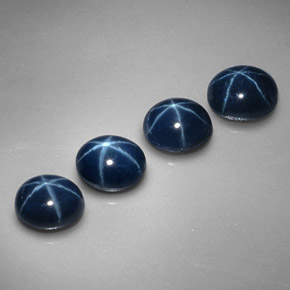 カラットの天然ブルースターサファイア（5.2×4.2 mm・オーバルカット）