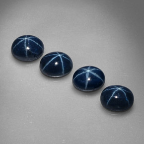 カラットの天然ブルースターサファイア（5.3×4.2 mm・オーバルカット）