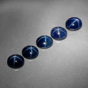カラットの天然ブルースターサファイア（5.3×4.2 mm・オーバルカット）