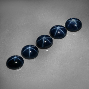 カラットの天然ブルースターサファイア（5.2×4.3 mm・オーバルカット）