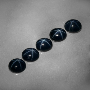カラットの天然ブルースターサファイア（5.2×4.2 mm・オーバルカット）