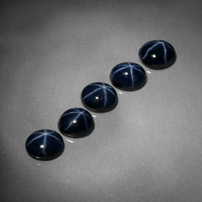 カラットの天然ブルースターサファイア（5×4 mm・オーバルカット）