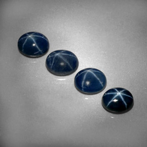 カラットの天然ブルースターサファイア（5.1×4.1 mm・オーバルカット）