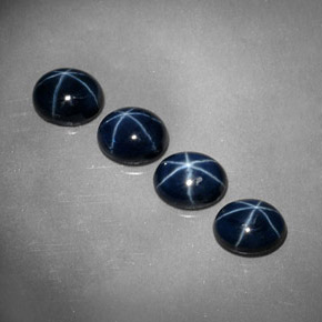 カラットの天然ブルースターサファイア（5.2×4.2 mm・オーバルカット）