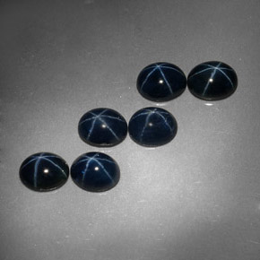 カラットの天然ブルースターサファイア（5.2×4.2 mm・オーバルカット）