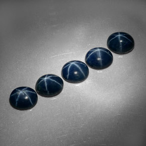 カラットの天然ブルースターサファイア（5.2×4.2 mm・オーバルカット）