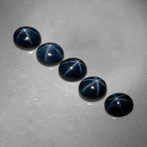カラットの天然ブルースターサファイア（5.3×4.2 mm・オーバルカット）