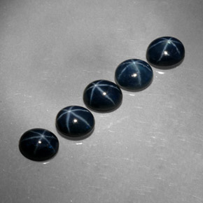 カラットの天然ブルースターサファイア（5.3×4.2 mm・オーバルカット）