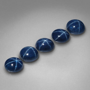 カラットの天然ブルースターサファイア（5.2×4.2 mm・オーバルカット）