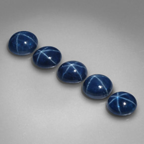カラットの天然ブルースターサファイア（5.2×4.2 mm・オーバルカット）