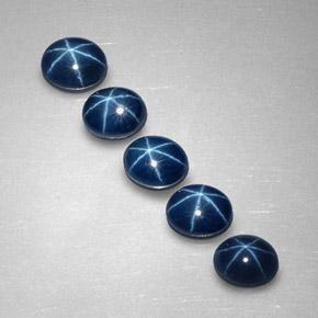 カラットの天然ブルースターサファイア（5.3×4.2 mm・オーバルカット）