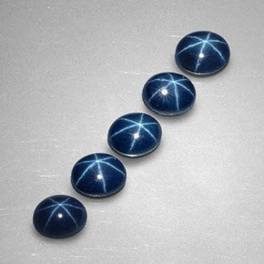 カラットの天然ブルースターサファイア（5.3×4.2 mm・オーバルカット）